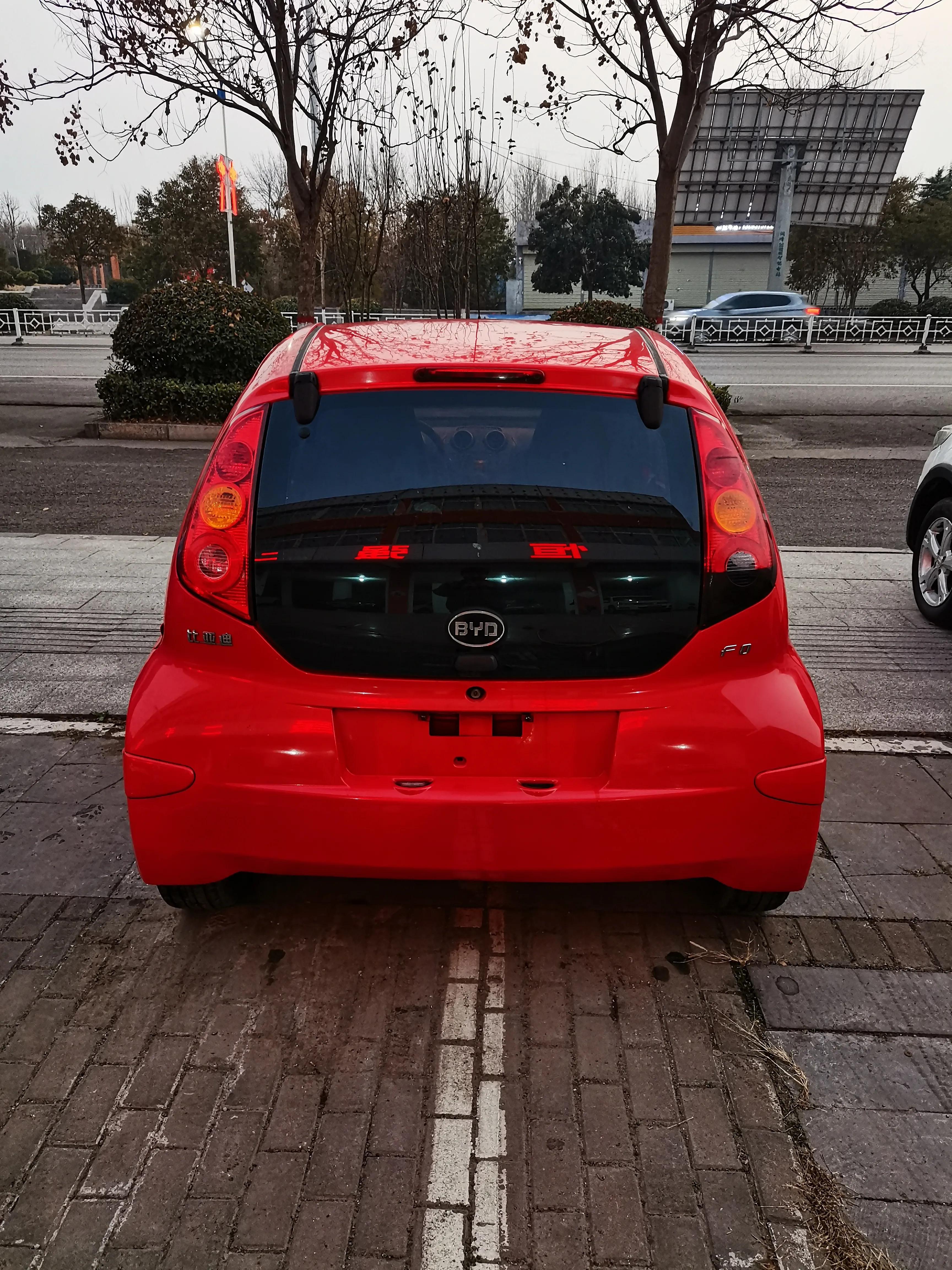 来个练手神器，比亚迪F0，这个小车还带一键启动无钥匙进入