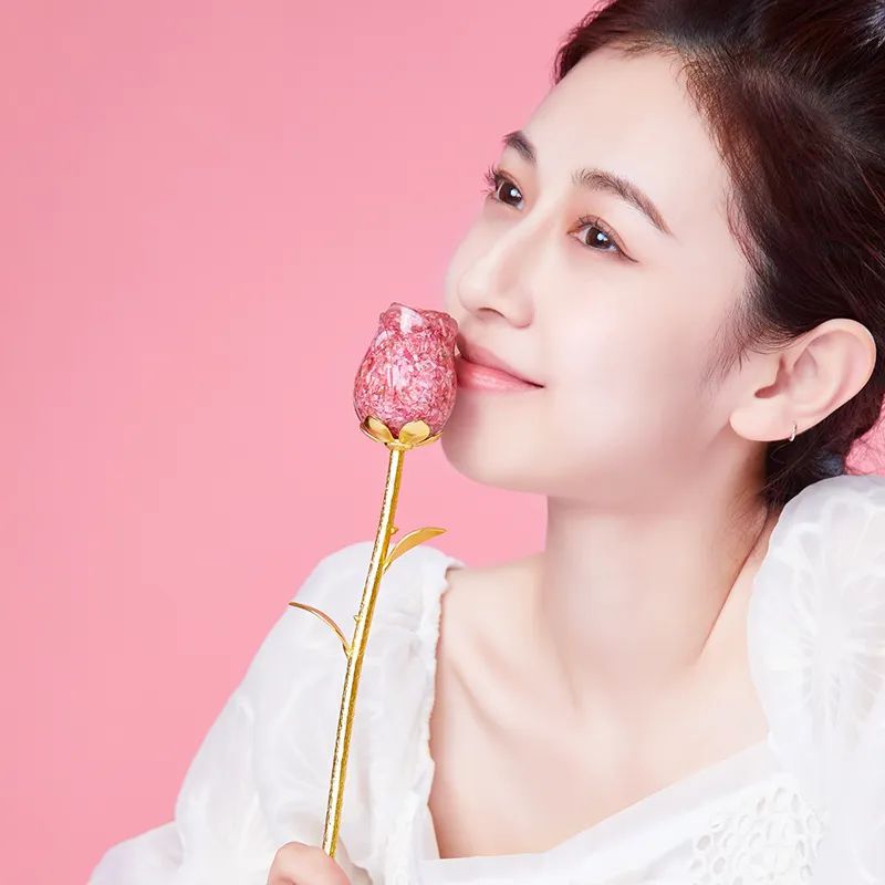 情人节送她一朵小红花,情人节送一朵花给女儿