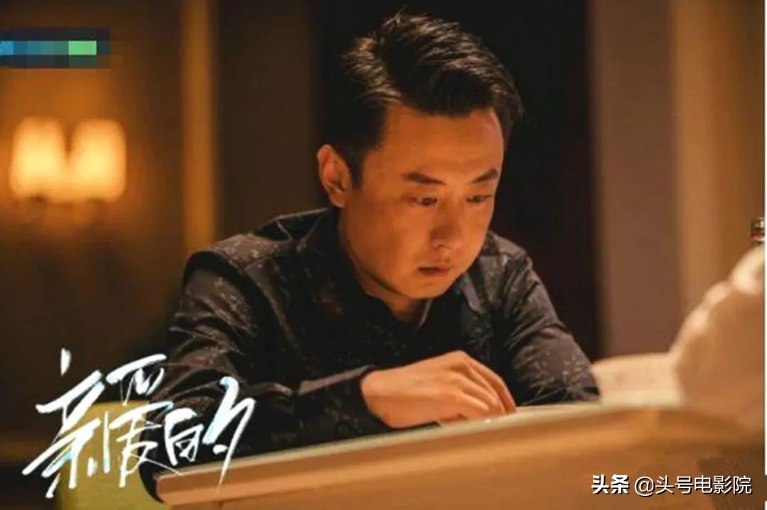 《魔幻手机》男主39岁当出租车司机？马路边吃盒饭，曾演葛优儿子