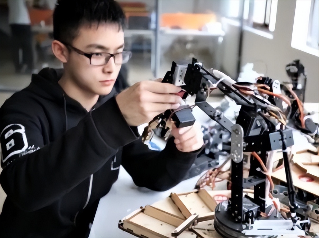 未来十年就业前景好待遇好的专业,工资高好就业的专业排名