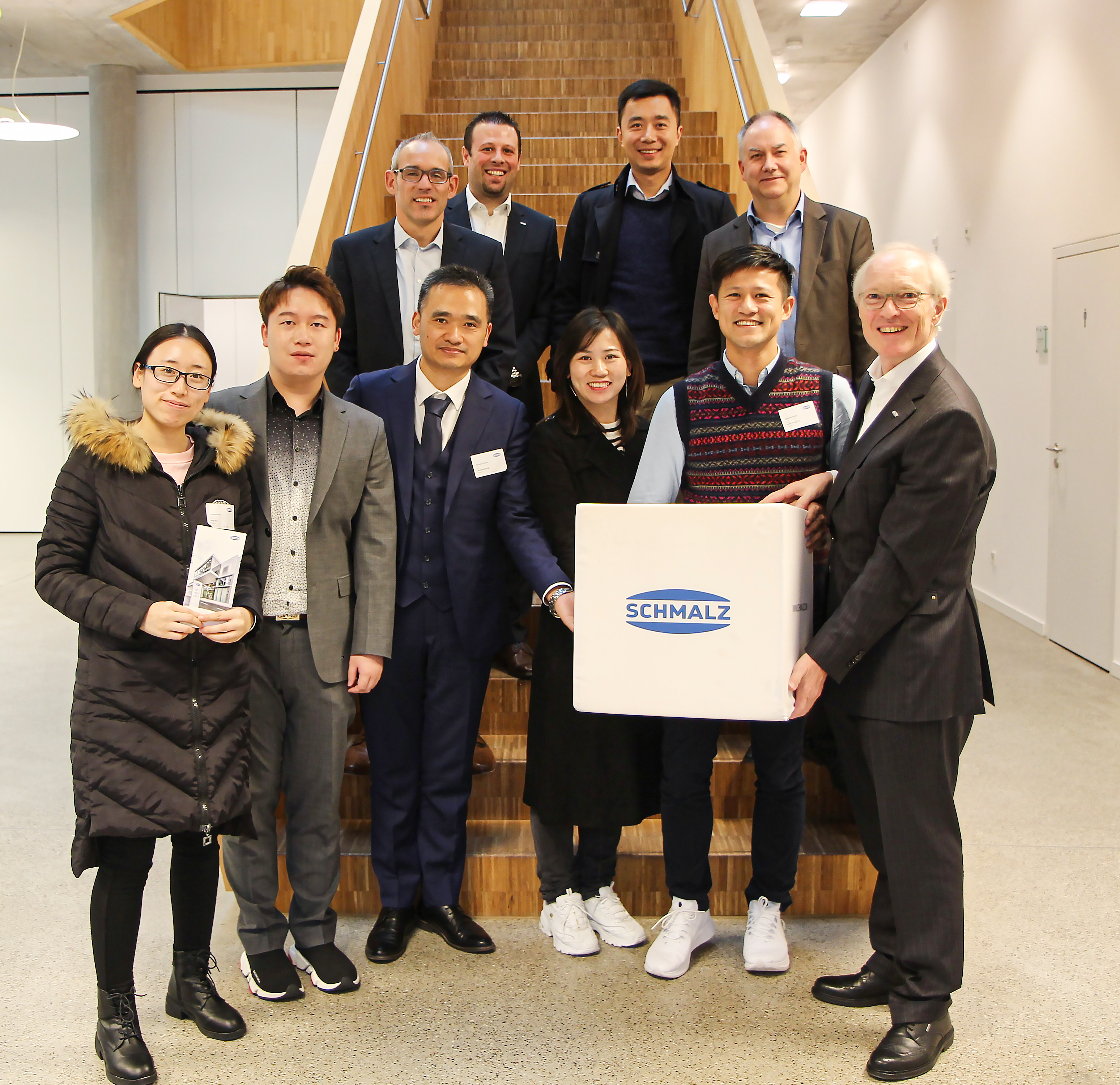 重庆小伙进城打工,小伙在富士康干了10年后回家