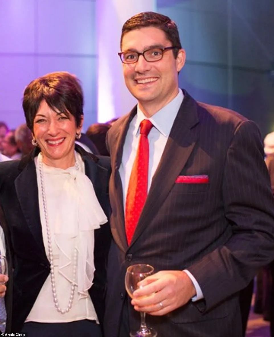 爱泼斯坦案*鸨老**监狱开启全新生活，锻炼交友，还吸引了一波迷妹