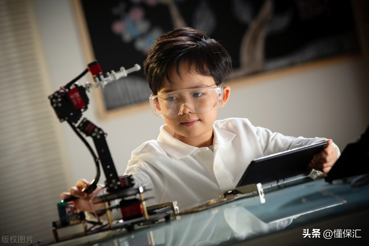 婴幼儿买什么保险最好?一年一千左右,有什么保险最全面?