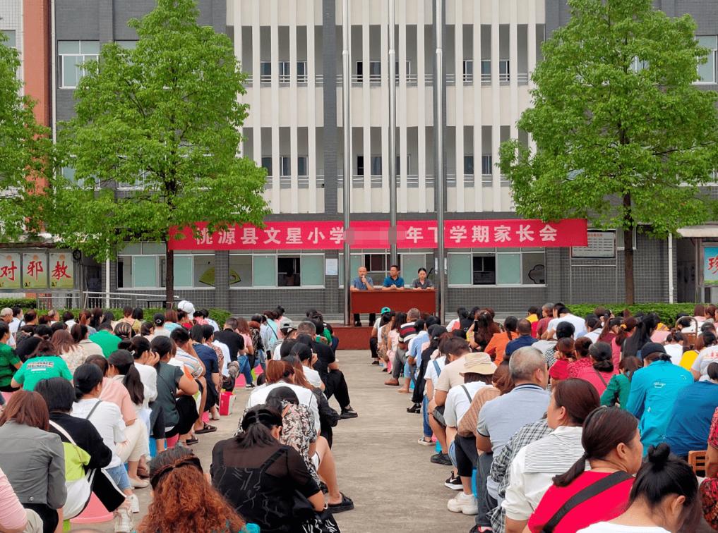 “骗人生女孩”系列，白衣女生意外走红，这是谁家的小仙子？