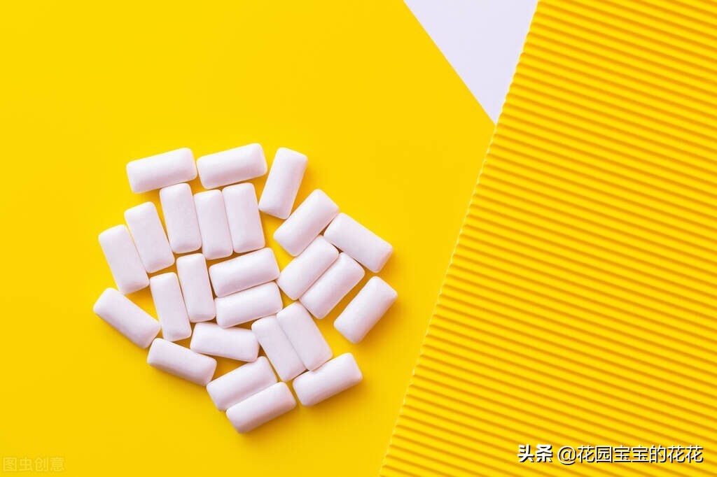 由上班的早晨鞋子踩了一块口香糖，走路粘着响，弄也弄不掉想到的