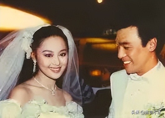 因拜物引前夫嫌弃，矢志不渝“买买买”的她，杀出了一条玫瑰路