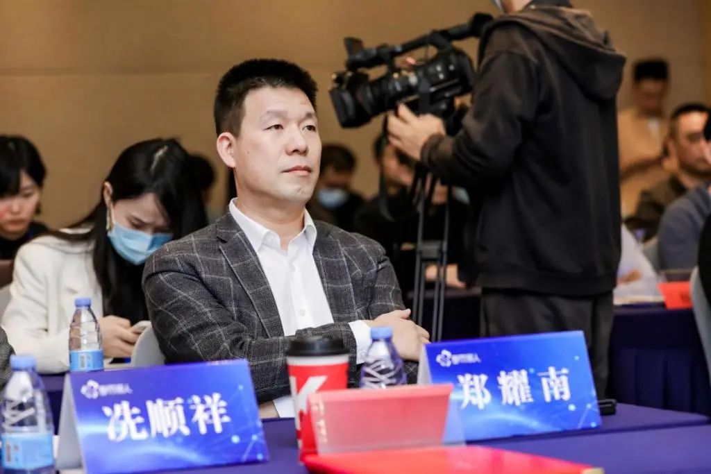 都市丽人创始人郑耀南异域风情,都市丽人董事长郑耀南