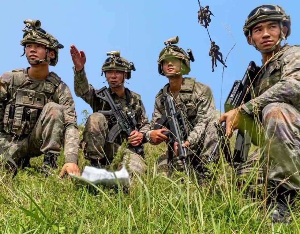 美军二战双联装防空机枪,美军机枪手全套装备