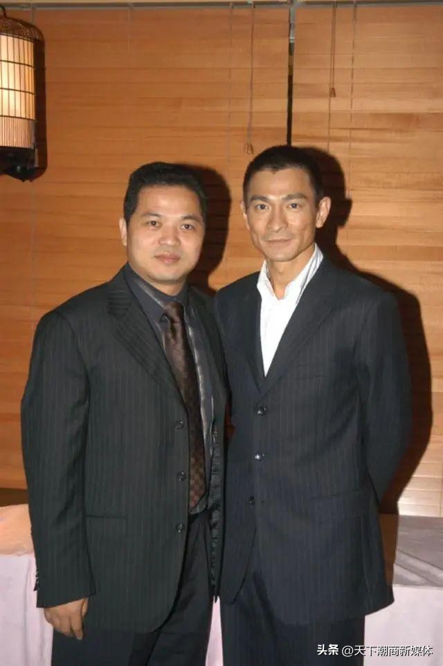 祖籍潮南，是《笑傲江湖》《康熙王朝》等热播剧背后的音像发行商