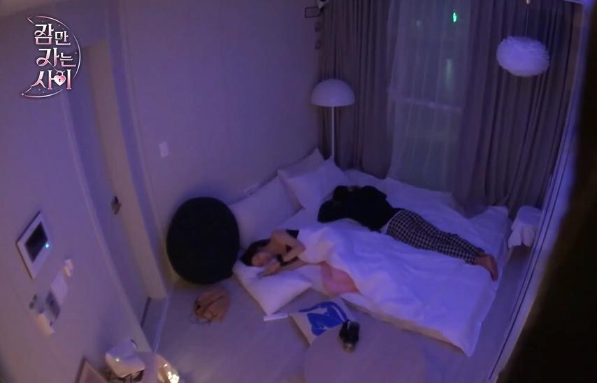 先亲亲后恋爱的韩综 (前一段很火的恋爱韩综)