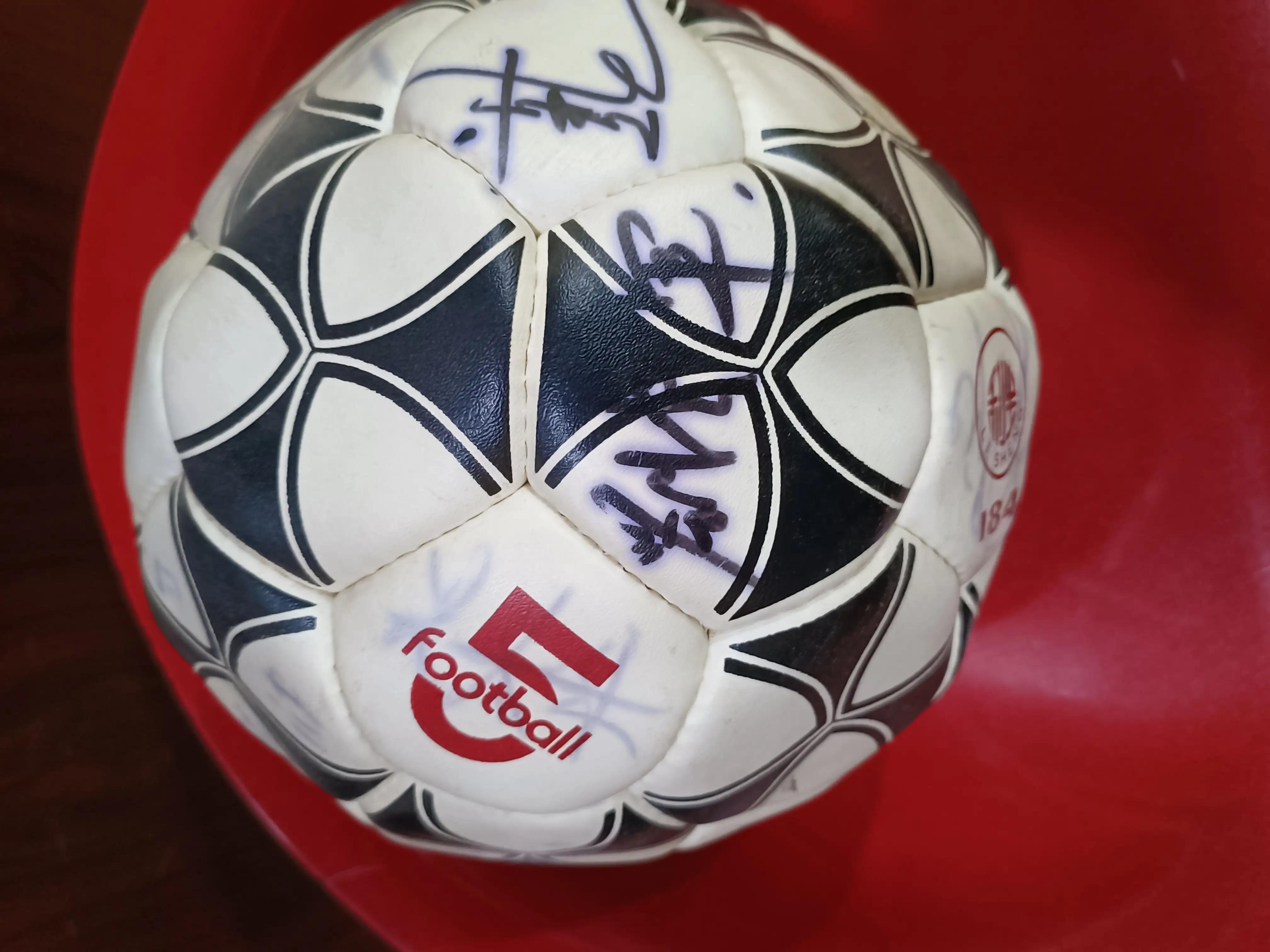 足球队亲笔签名球衣,足球队遗憾的名字