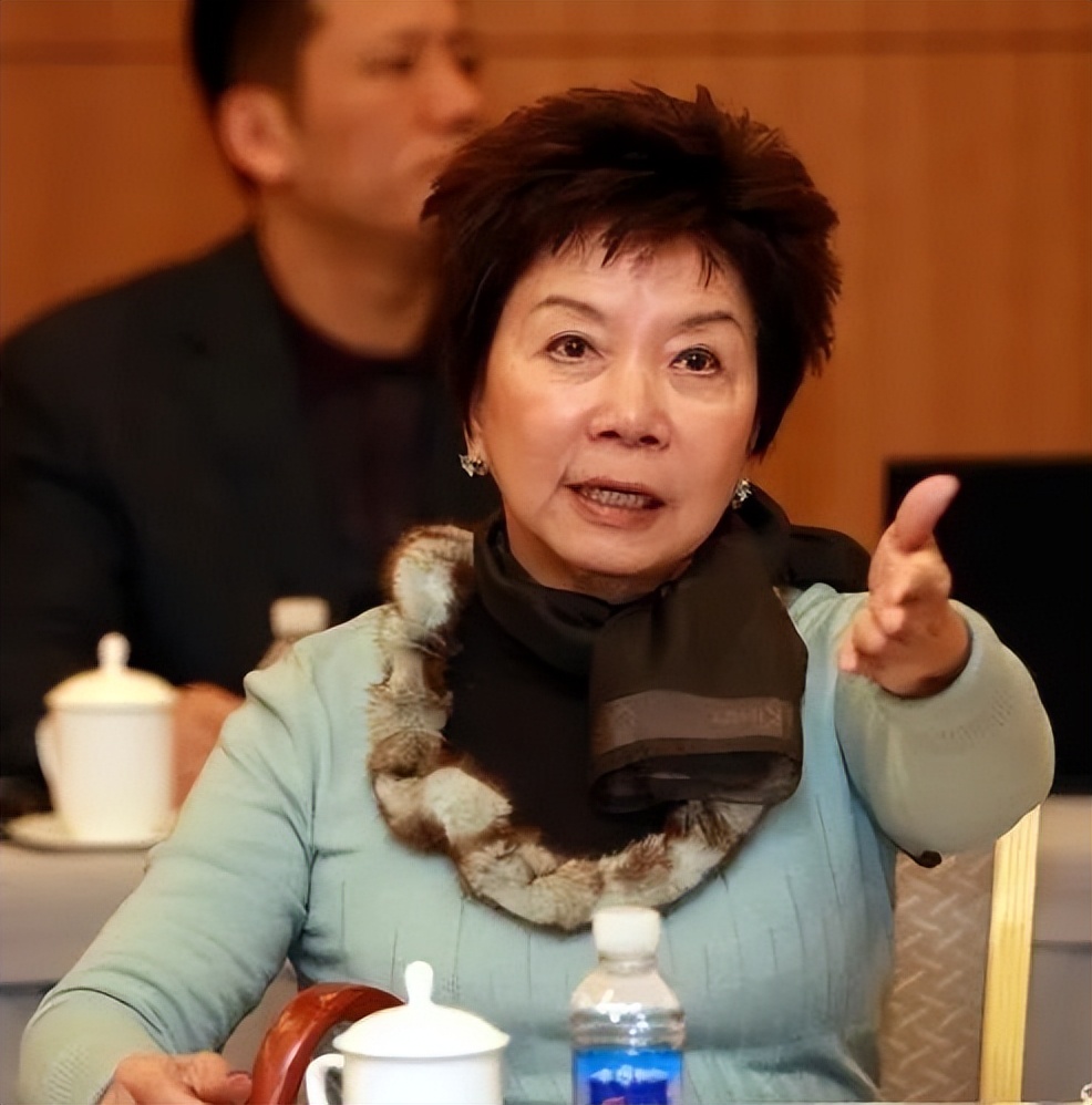 棣欐腐瀵岃豹420浜块仐浜х粰鐙瓙,棣欐腐缁ф壙鍗冧嚎瀹朵骇鐨勫瘜涓変唬