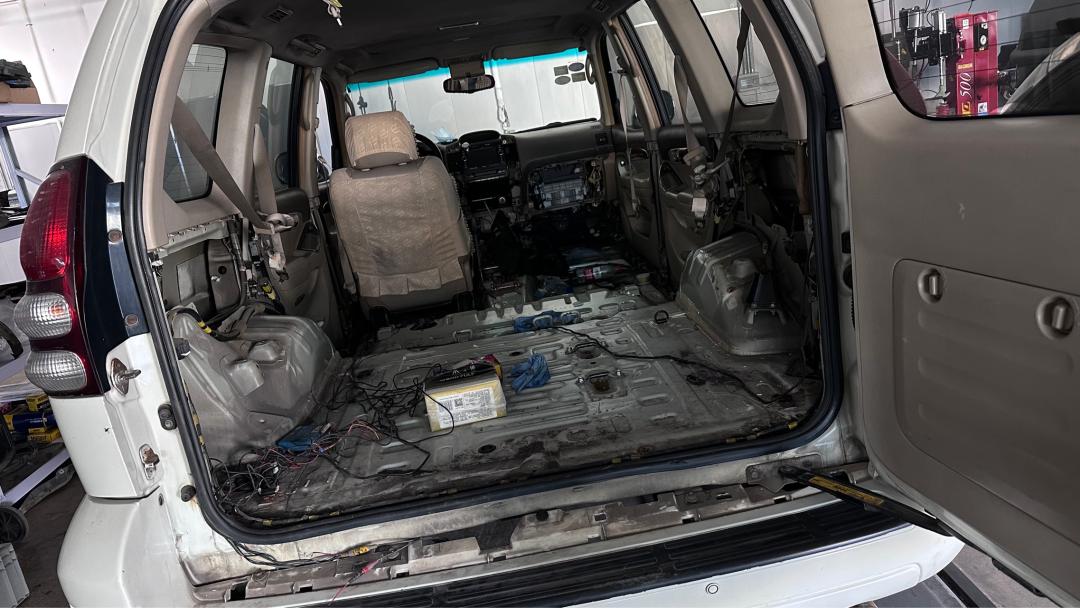 03年丰田霸道全车翻新多少钱,2004款丰田霸道拆车视频