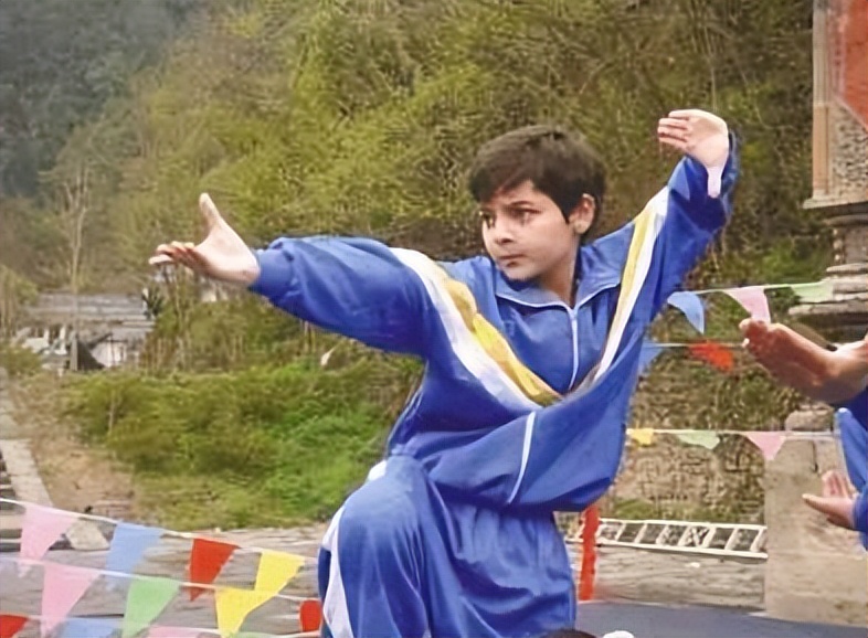 有种整容叫童星长大,阿尔法长大变帅了