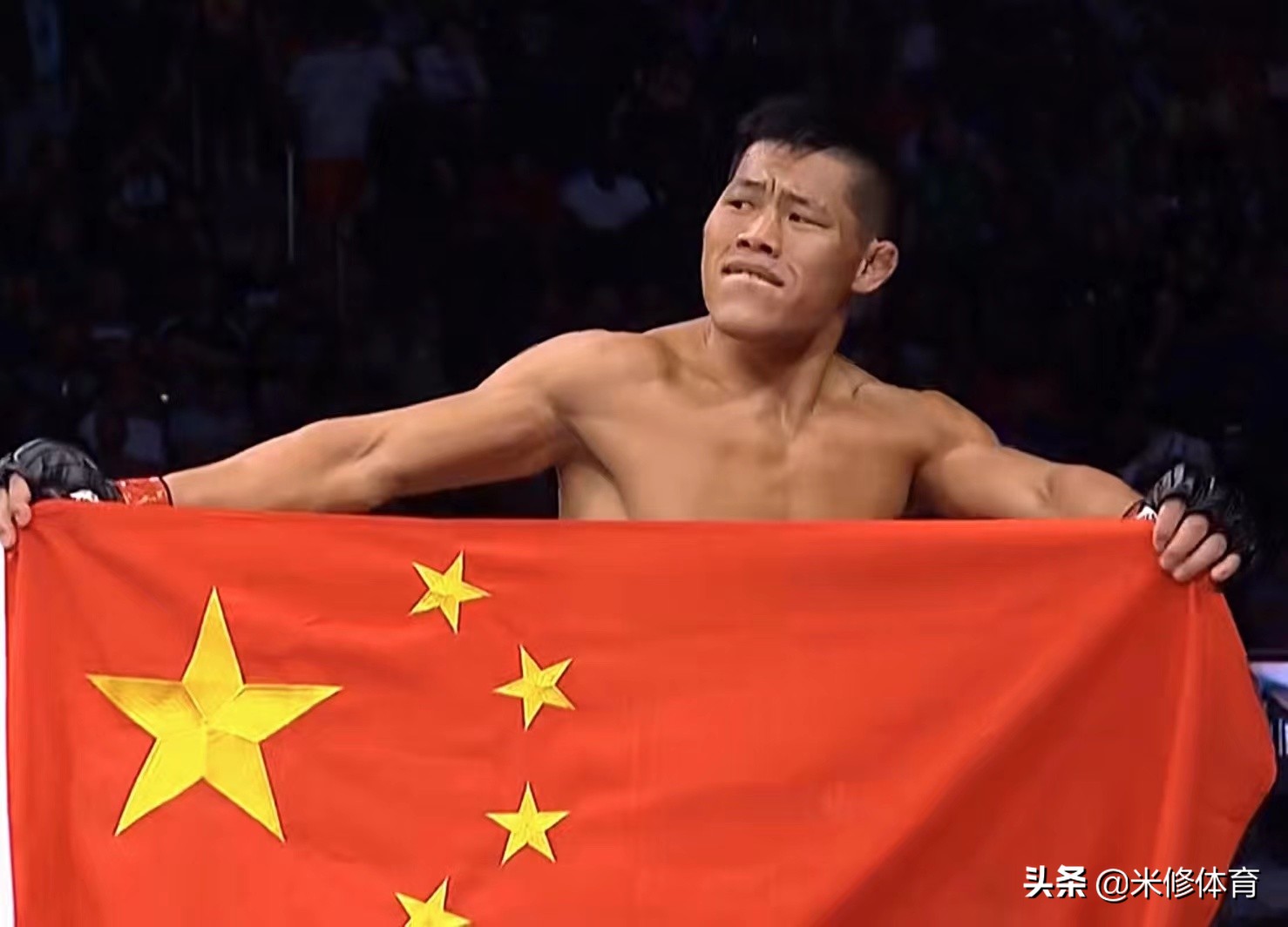ufc李景亮ko桑托斯,ufc李景亮拿国旗