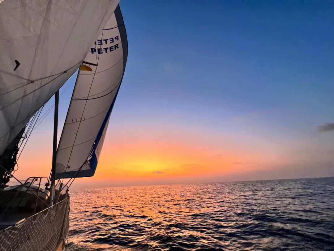 “真正远航的都是疯子！”但我无条件相信我的船长我的船