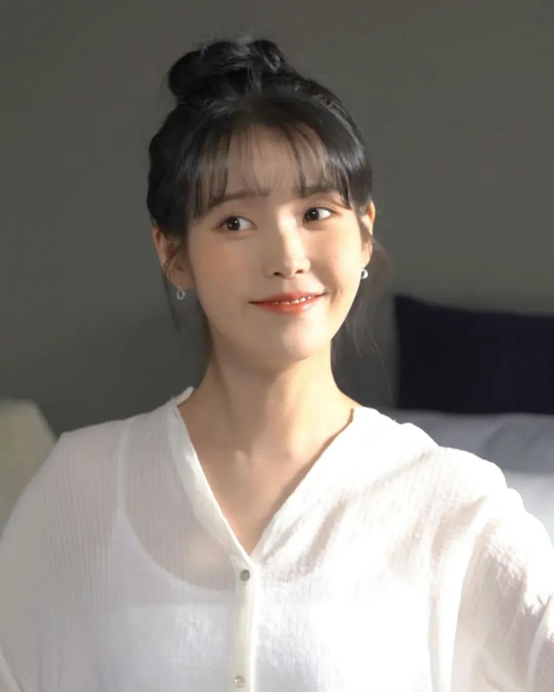 顶级小白花的清纯美，李知恩居家男友视角，白皙软糯的奶团子