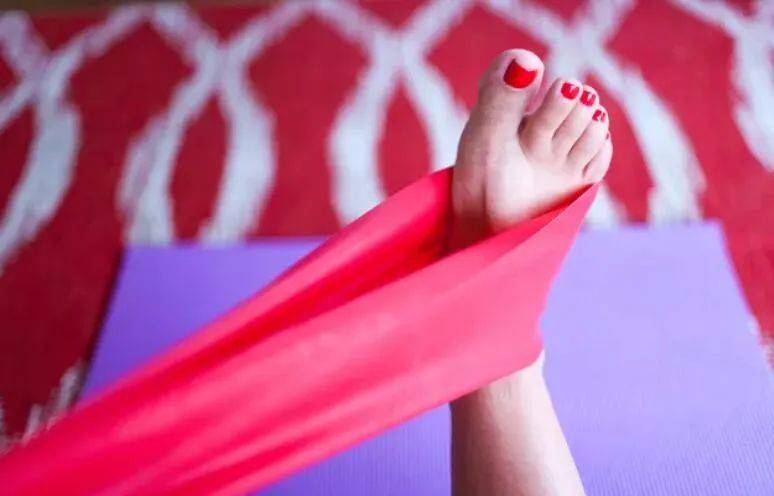 跑步脚踝疼的按摩方法,跑步锻炼脚踝关节的方法