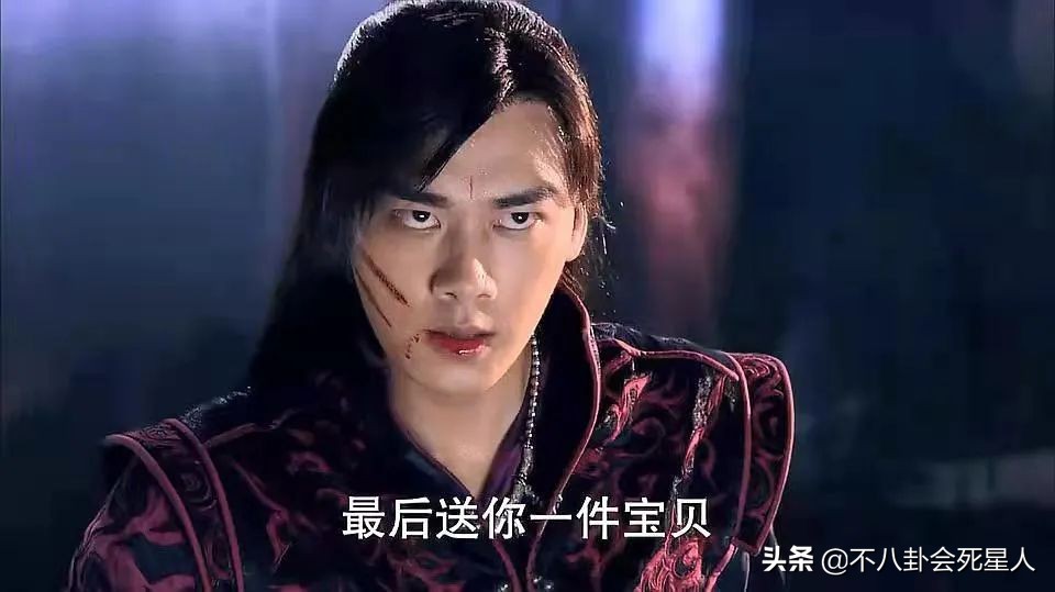 单眼斜视的明星,三白斗鸡眼