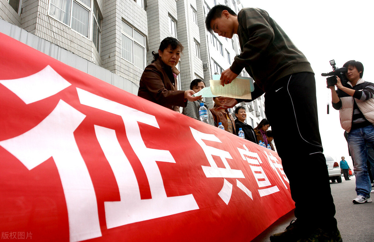 专科生毕业出来的劣势,专科毕业当兵的好处和弊端