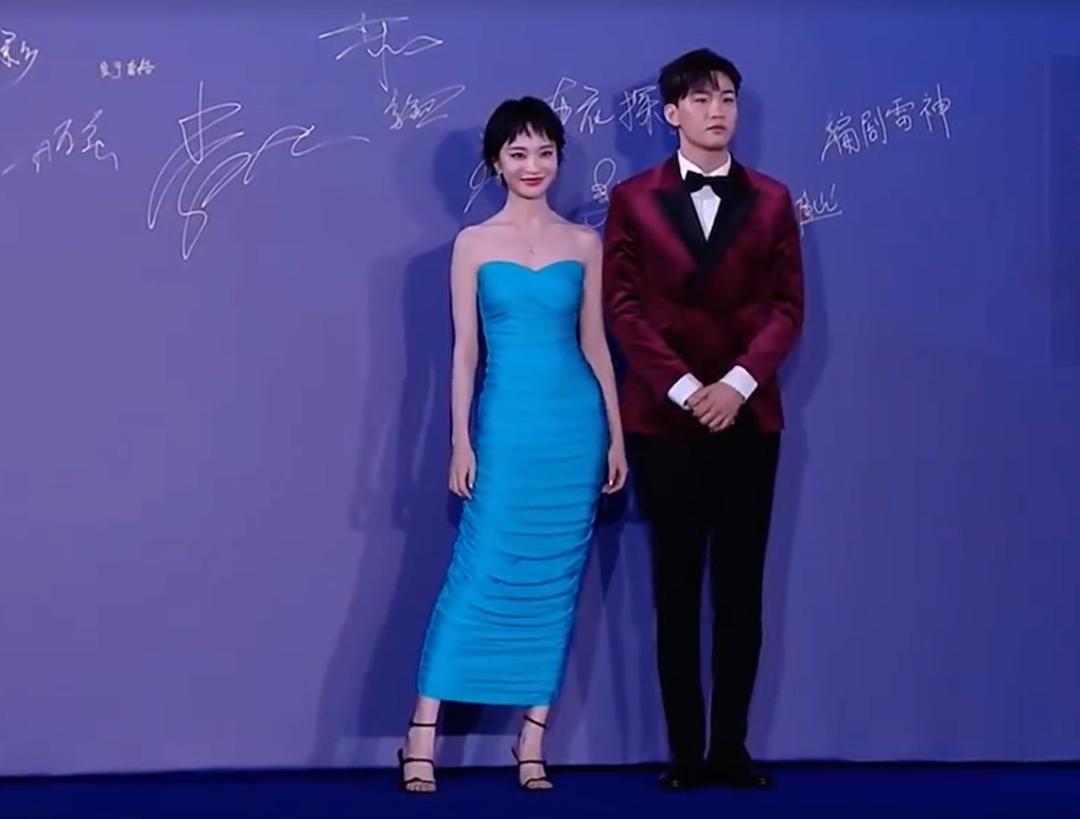 上海这一夜，内娱来了一大半，吴京谢霆锋拿大奖，冯小刚忙着交际