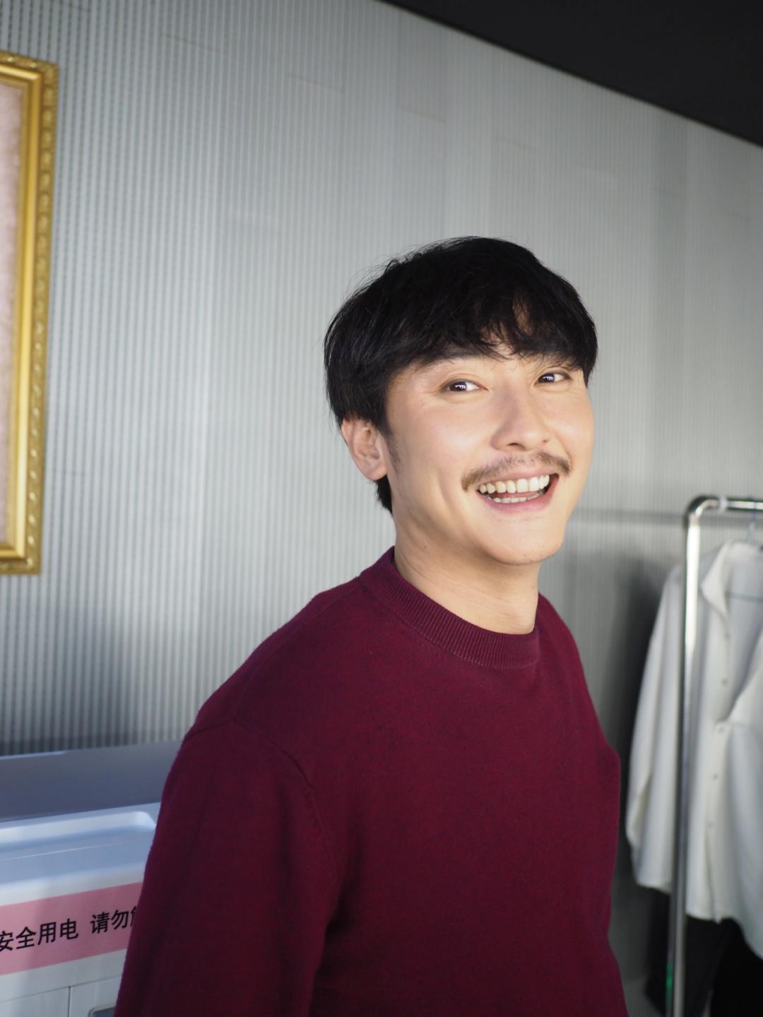 著名演员演戏10年，却蜗居二环10㎡，存款5位数：这么穷？我不信