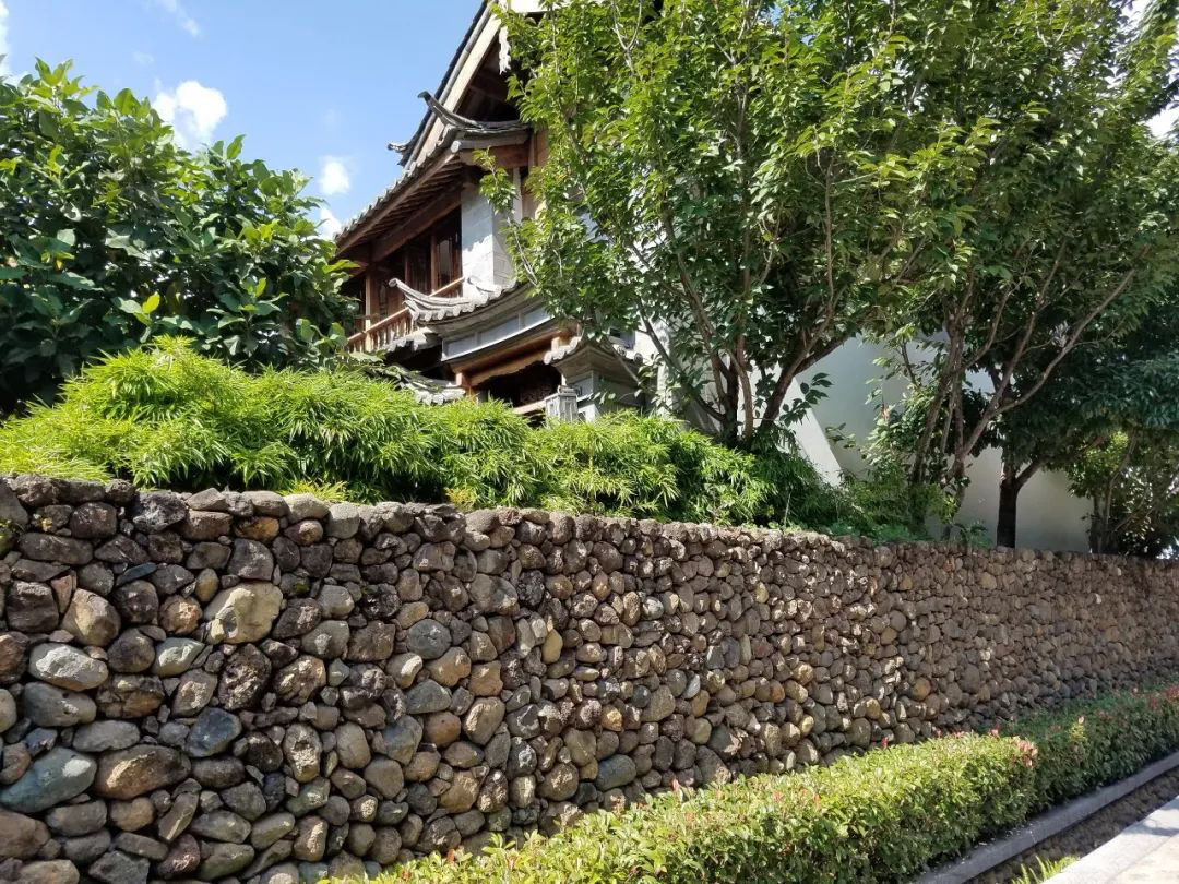 现代式庭院石墙,庭院老石墙院墙怎么处理好