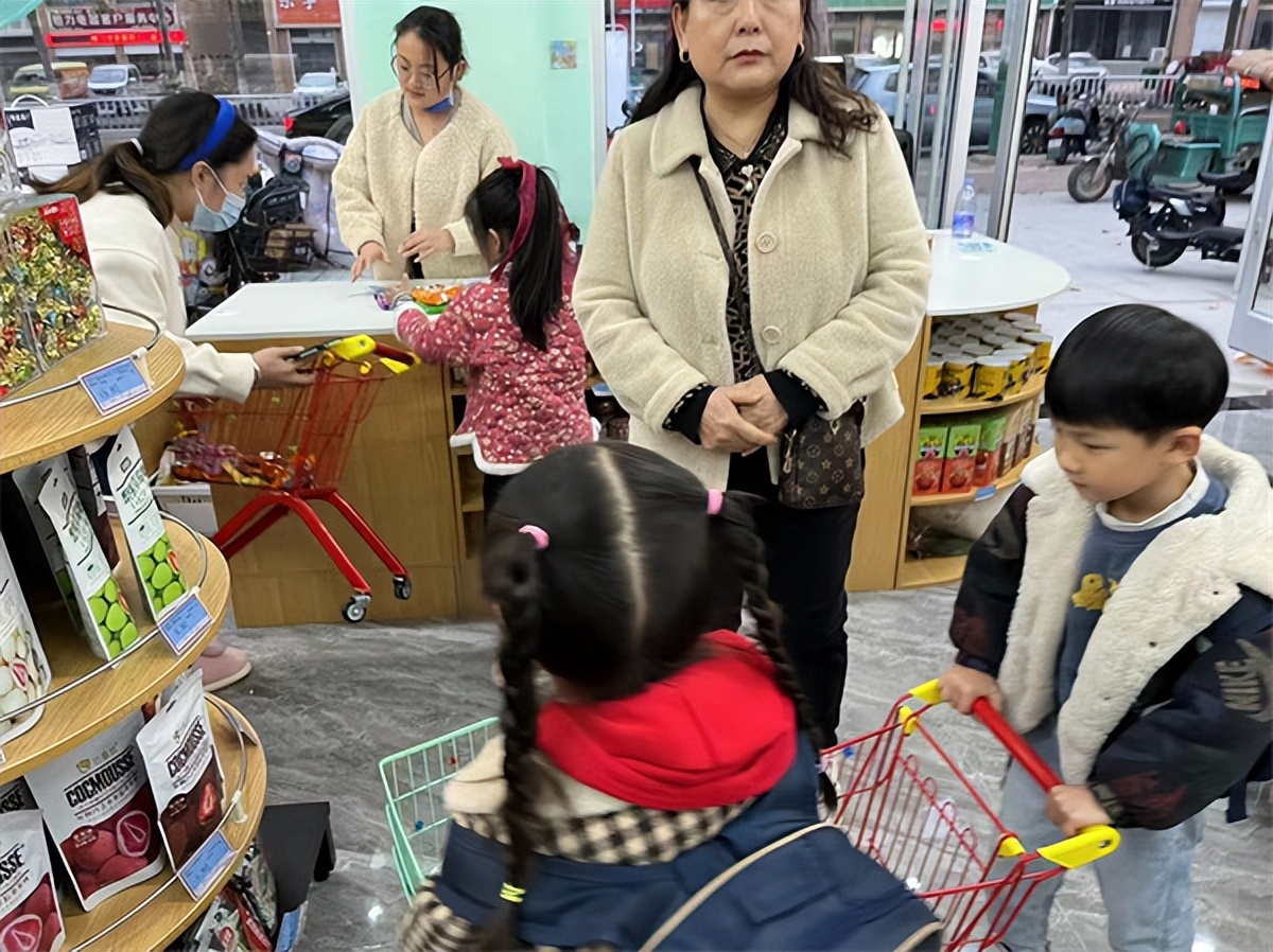 甜先生和蜜小姐零食探店,甜先生和蜜小姐零食加盟靠谱吗