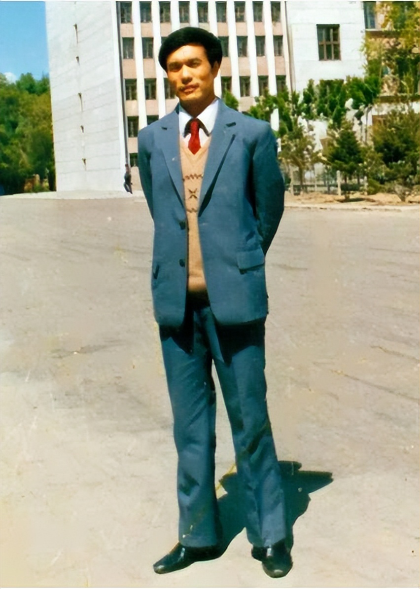 央视播音员顾国宁近况,央视男主播顾国宁图片