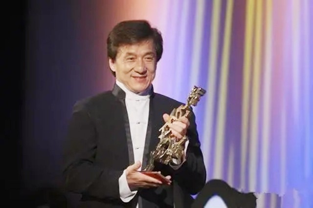 成龙谈林凤娇和房祖名,成龙谈林凤娇房祖名