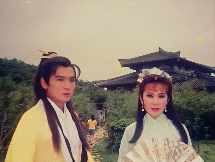 50岁大妈和小鲜肉演亲密戏，斥巨资加镜头，被骂20年，冤枉她了？