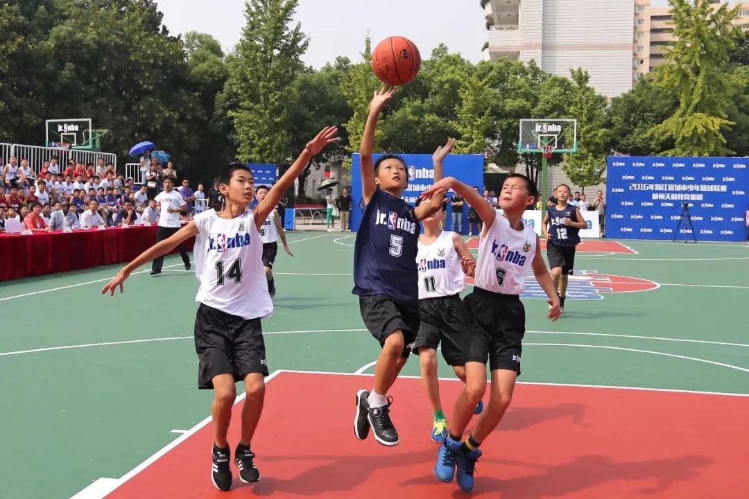 作为一个教练如何带领篮球员训练,小篮球高级教练员