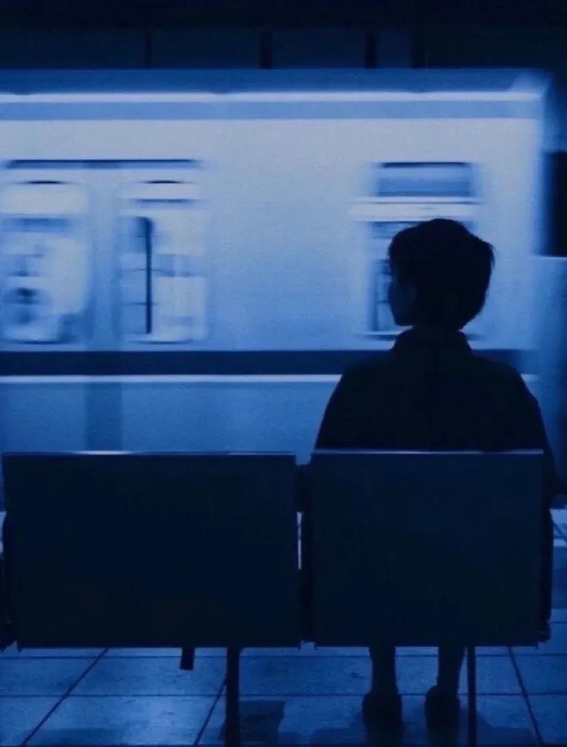 分手后伤感文案撕心裂肺,表达分手后还爱着对方的文案