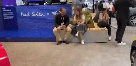 宝马mini冰淇淋事件女孩被网暴,因为两个冰淇淋损失200亿视频