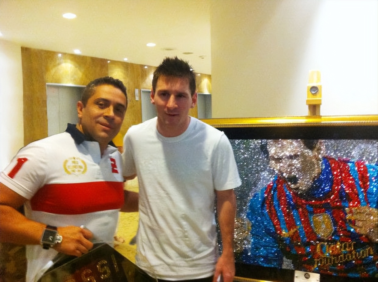 梅西巨幅壁画,为梅西制作壁画