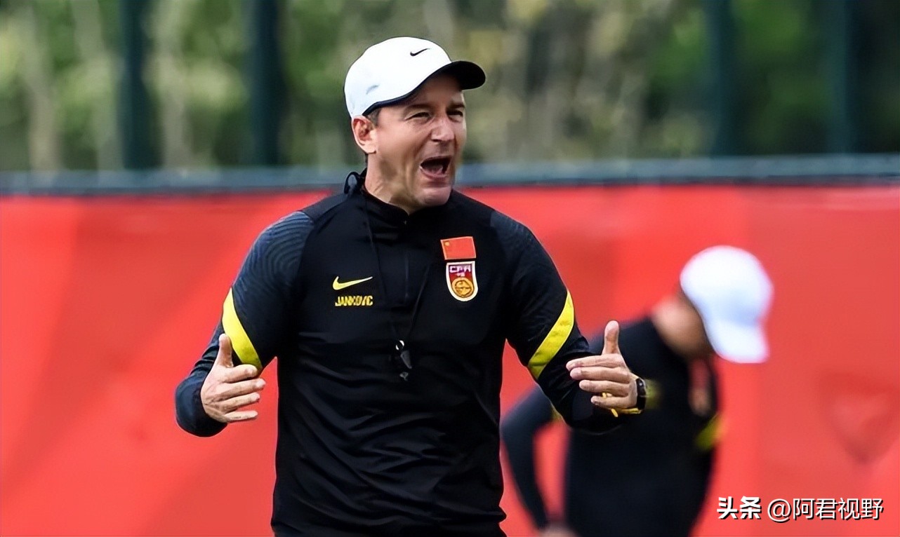扬科维奇为什么能当国足教练,扬科维奇是哪个足球队的教练