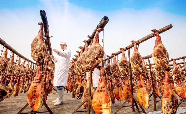 养猪大叔一年赚多少钱,四川大爷养猪完整视频