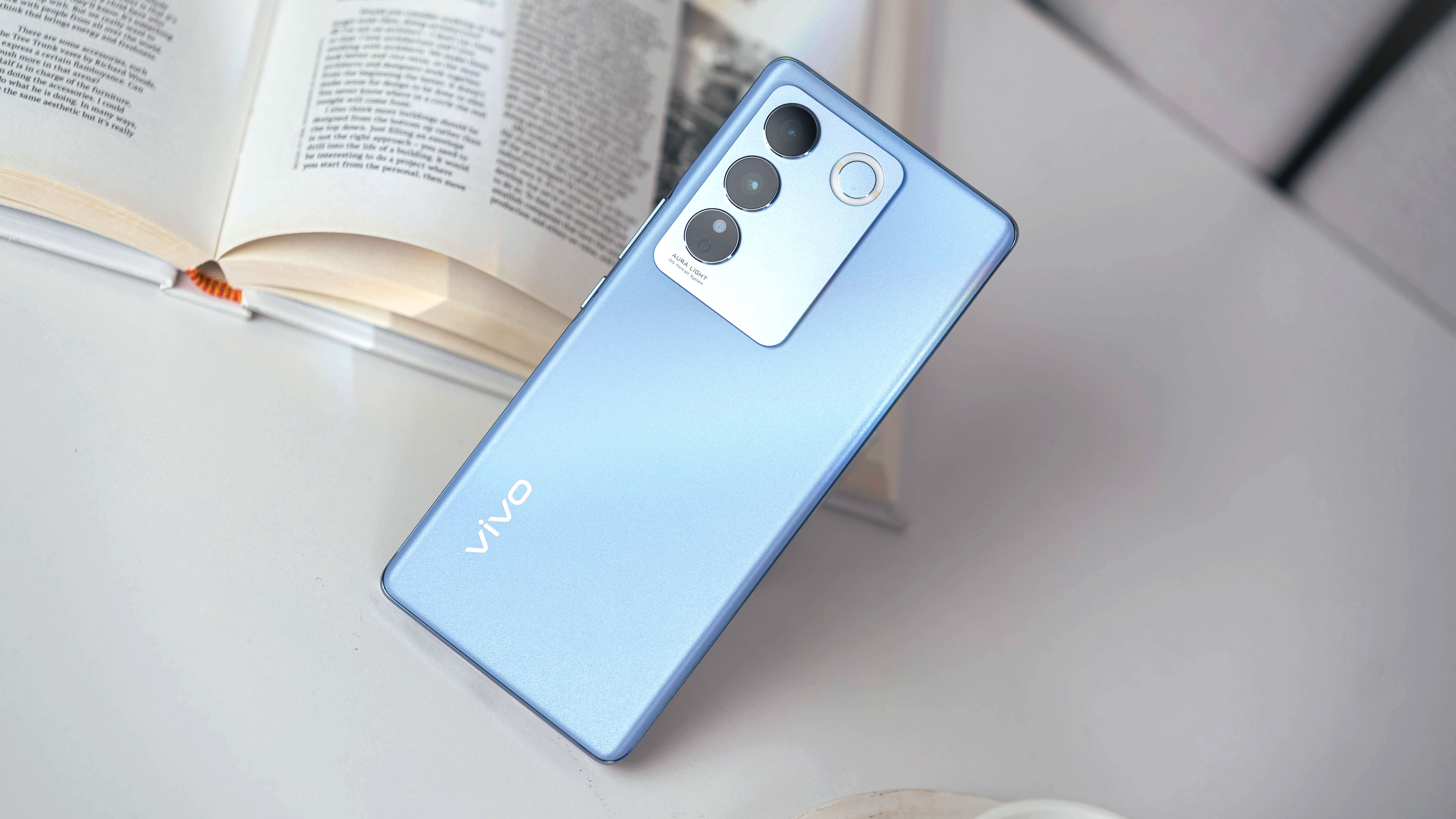 蓝厂也挺注重手机的颜值,蓝厂颜值