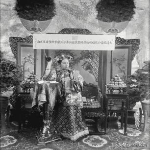 日军兽行：当着男人的面玷污了女儿，临走还残忍割下妻子乳房