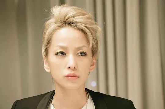 “偏执歌后”中岛美嘉：凭一首歌拉低日本自杀率，失聪仍坚持歌唱