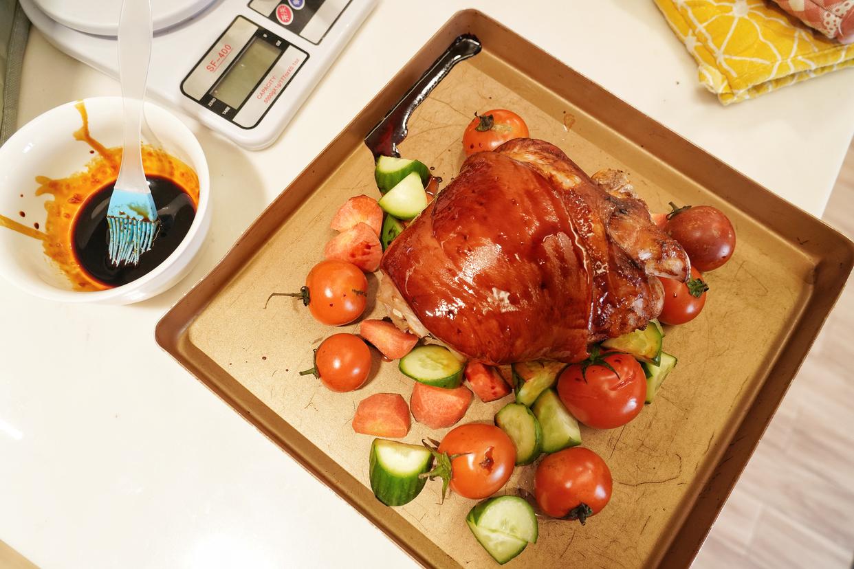 秘制卤烤软糯猪手,德国咸脆猪手如何烤才皮脆