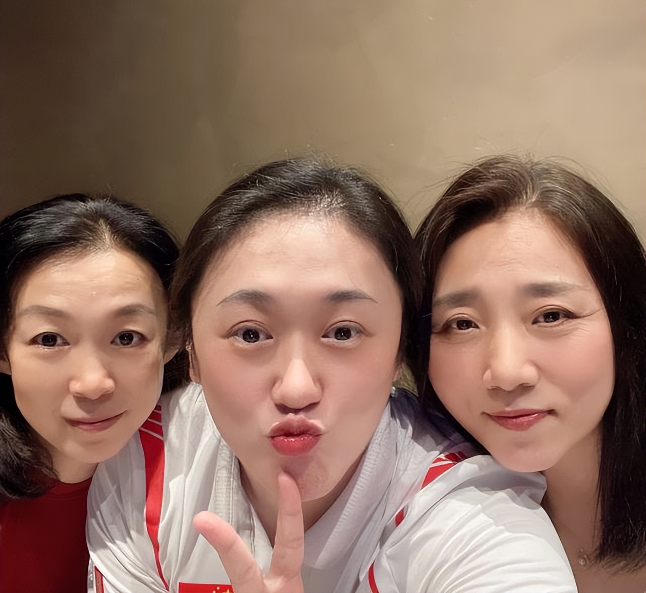 辽宁女排四朵金花,中国女排四人队长同时上阵