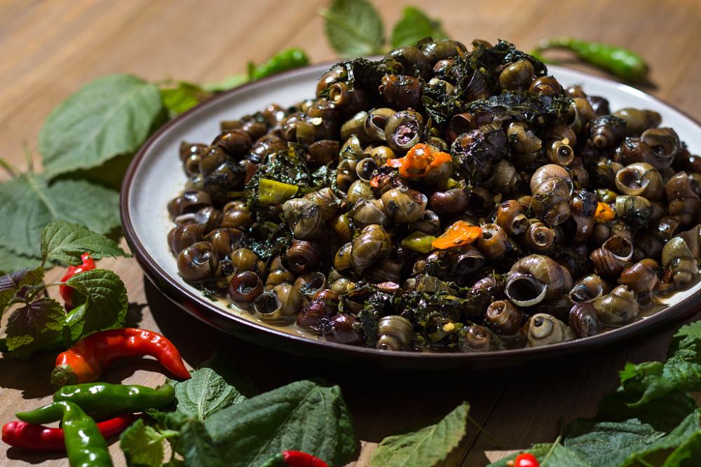 女生吃田螺有什么危害,女孩嗦田螺肿成香肠嘴