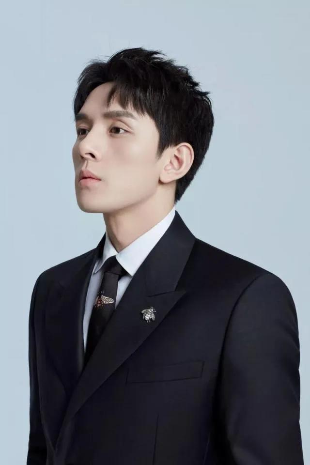 口红一哥李佳琦的带货量,口红一哥年赚两亿