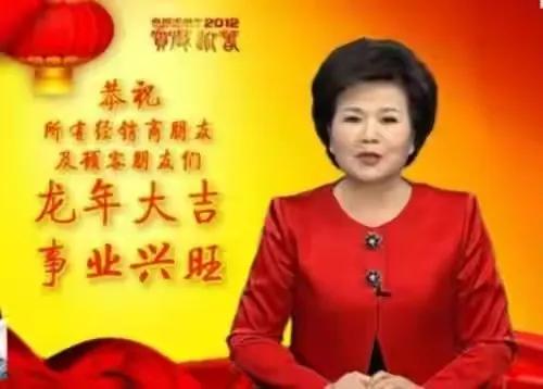 央视播音33年，搭档罗京去世后自请离职，74岁的刑质斌如今怎样了