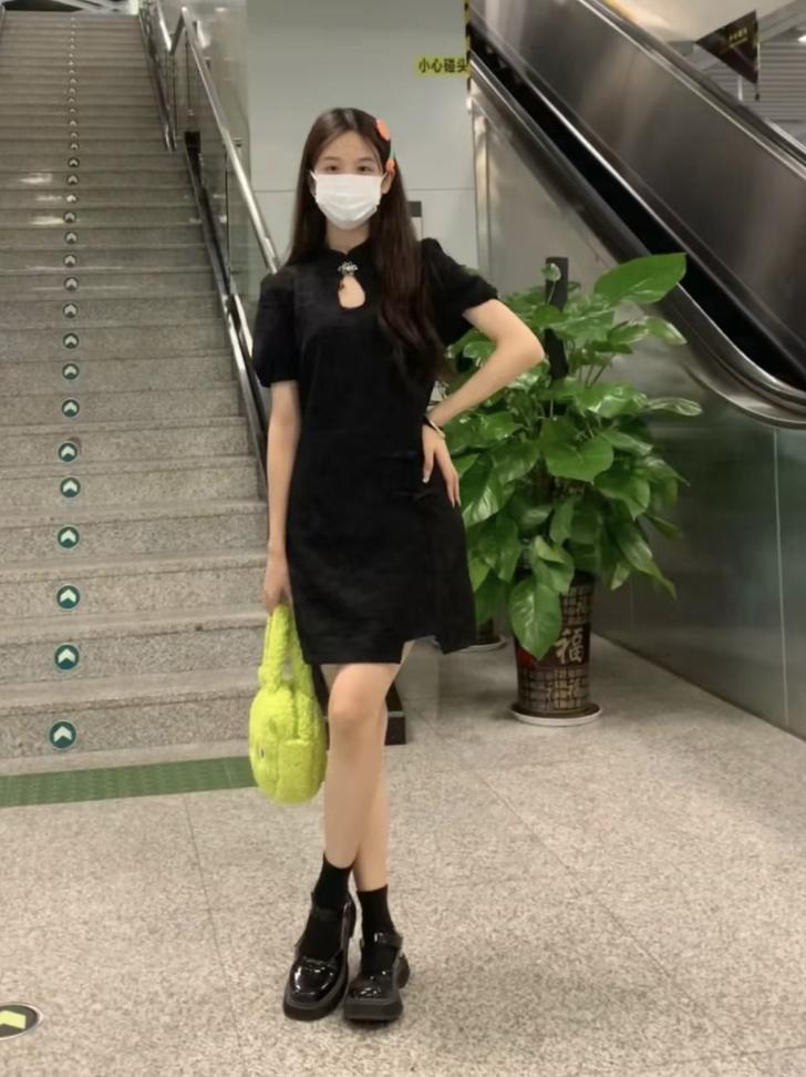 欧阳娜娜、杨超越争着蹭热度的新顶流，原来长这样