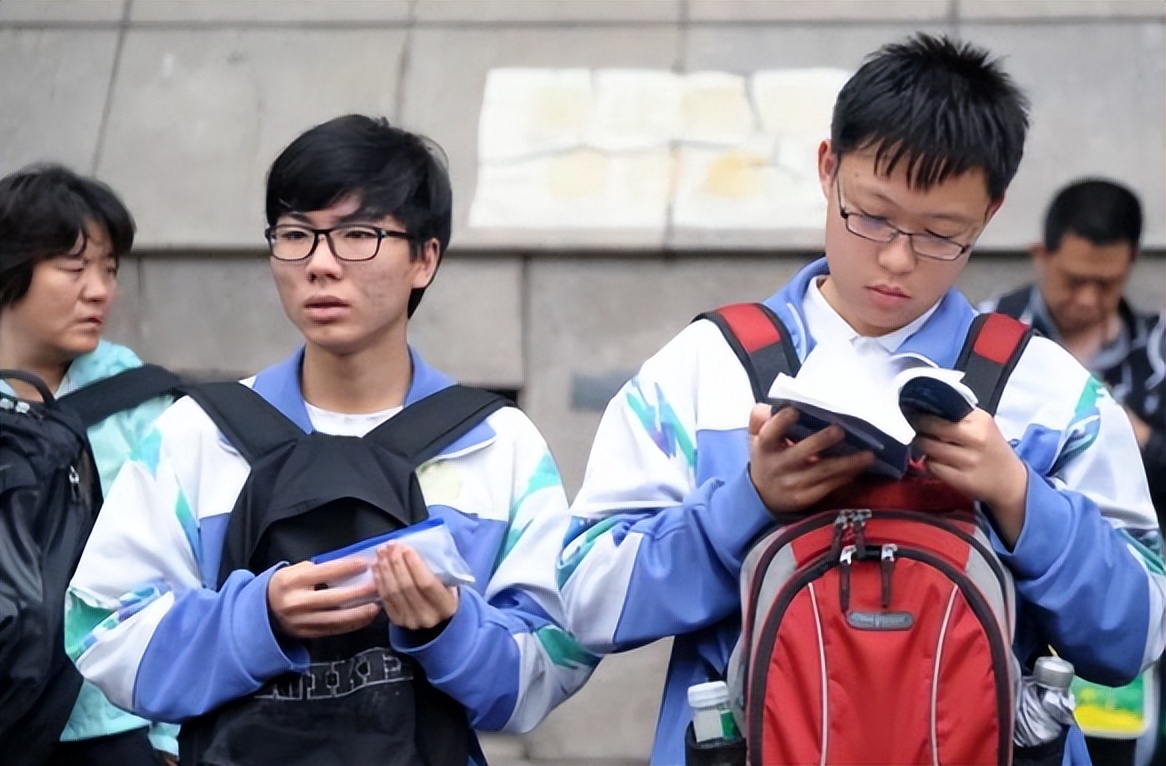 中学生浏览“颜色网站”，就算删记录也有迹可循，家长要心里有数