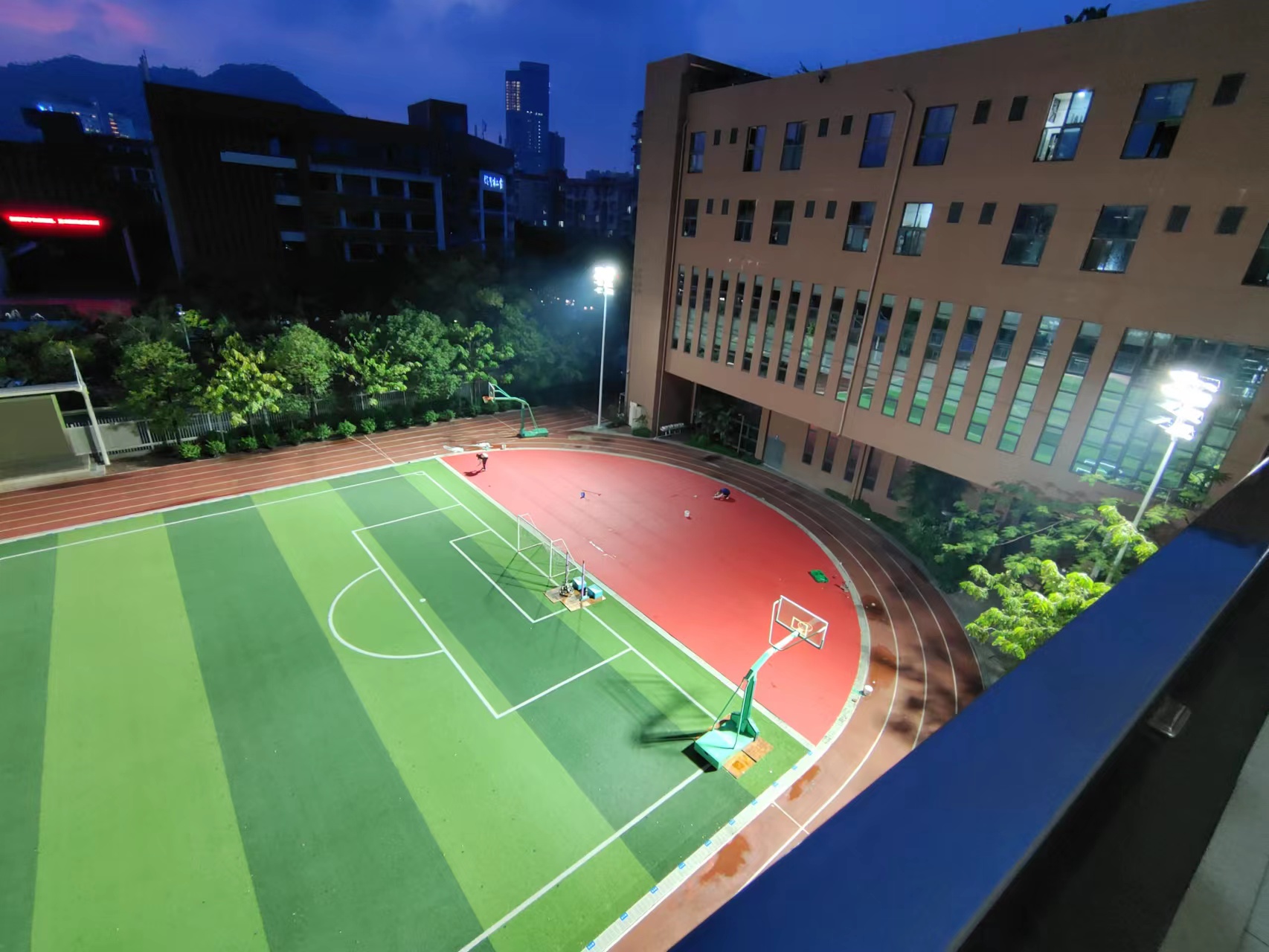 简单足球场灯光照明方案,如何照明足球场