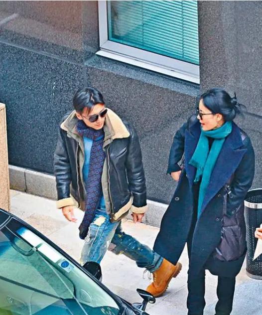 谢霆锋为什么如此喜欢王菲,谢霆锋为何喜欢王菲这么多年