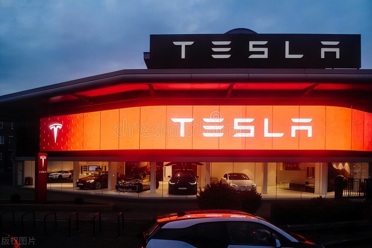 来了波反向操作，特斯拉上调售价，网友：忍住！别上当